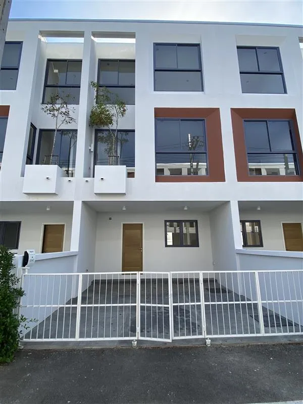 บ้านโซนหางดงเชียงใหม่ โครงการ Monotown 4 ทาวน์โฮม 3 นอน ฟังก์ชันครบ มีคอร์ตยาร์ดและสวนส่วนตัว ใกล้กาดฝรั่ง 5 นาที